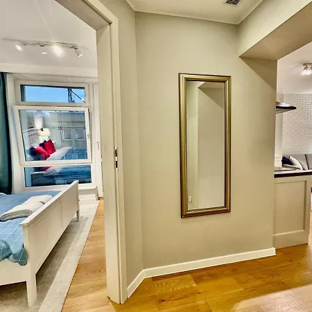 Apartment Before Making Request, Read My Profile Host At The Bottom Of Page # Smyk Wifi 1Gbs 70'Tv Max Disney Appletv Netflix Warsaw