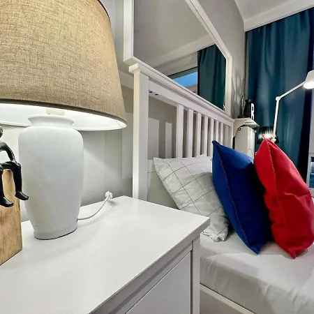 Apartment Before Making Request, Read My Profile Host At The Bottom Of Page # Smyk Wifi 1Gbs 70'Tv Max Disney Appletv Netflix Warsaw